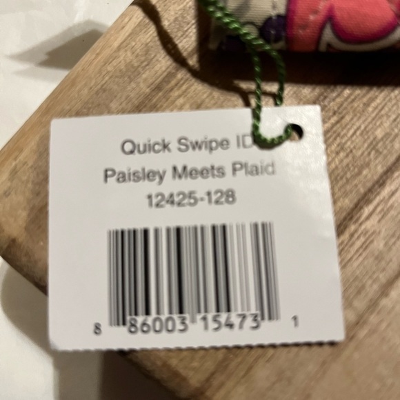 Vera Bradley Wallet Quick Swipe ID in Pattern‎ Paisley Meets Plaid Key Ring NWT - Picture 2 of 7